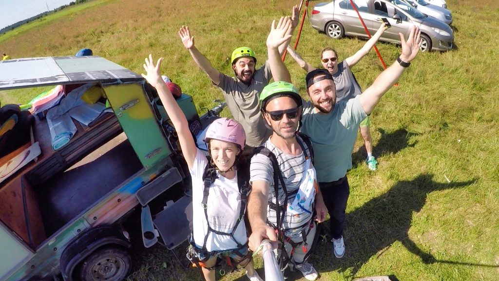 Подарочный сертификат на полёт на параплане в красивой упаковке.